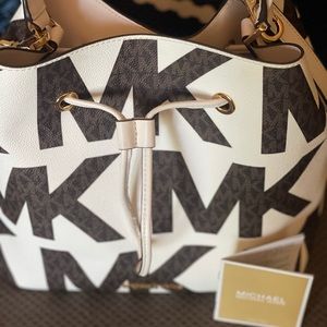 MICHAEL KORS BUCKET BAG women